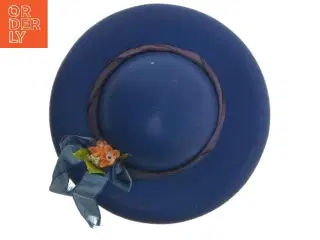 Blå keramik hat med blomster (str. Ø 15 cm)