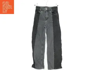 Tofarvede jeans fra H&M (str. 134)