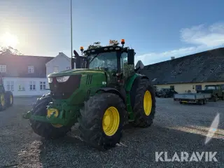 Traktor John Deere 6215R