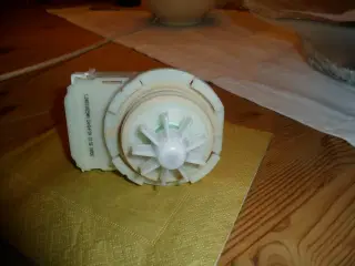 Ubrugt og aldrig monteret afløbspumpe til Miele op