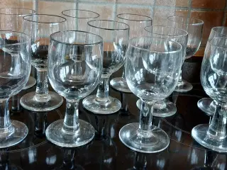 12 STK. ANTIKKE RØDVIN GLAS -- 1920erne