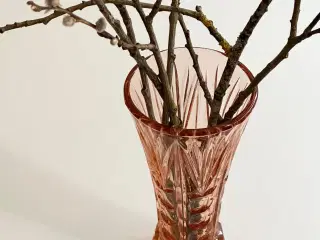 Laksefarvet vase, presset glas