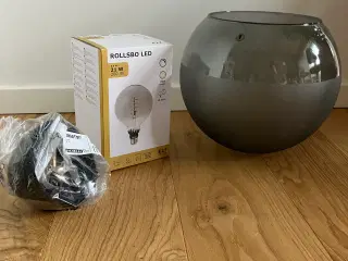 Lampe fra Ikea. Incl original pære.