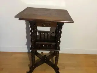 Lille antik bord