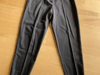 Jakke, bukser og nederdel