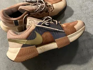 Tennissko Nike grus / Brugt 2 gange 