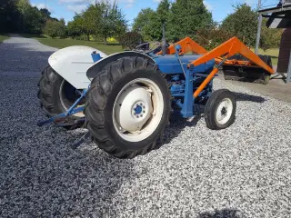 Ford Dexta 