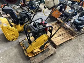- - - Pladevibrator