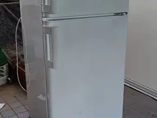 Køleskab med fryser