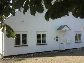 Kontorbygning i skønne omgivelser