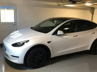Tesla Model Y  Long Range AWD