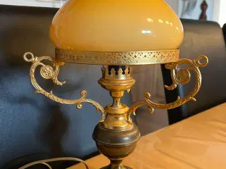 Smuk gammel bordlampe.