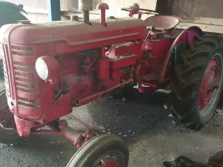 IH U 235 benzin traktor 