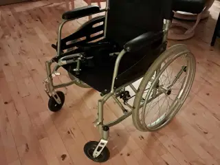 Kørestol som ny .