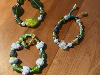 Nye knyttede armbånd