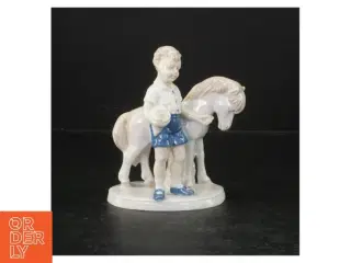 Porcelænsfigur af dreng med hest (str. 13 cm)