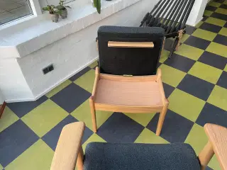 Farstrup Otiumstol med fodskammel m.magasin.