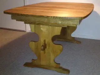 Spisebord egetræ + 6 stole 