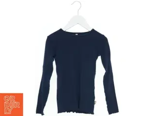Langærmet bluse fra Pomp de Lux (str. 116)
