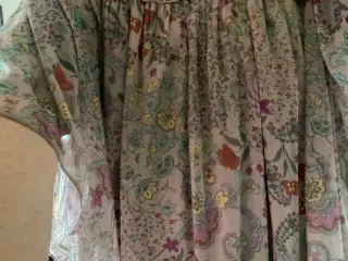 Chiffon tunica med flagermusærmer sælges.