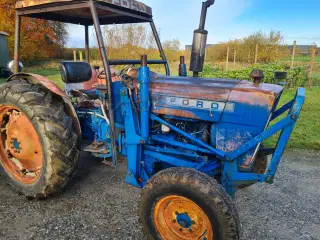 Ford 3000 med frontlæsser 