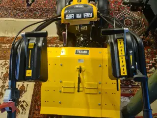 Stor havefræser med kost. Texas pro trac 1350