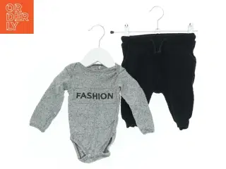 Baby bodystocking og bukser sæt fra Petit (str. 62)