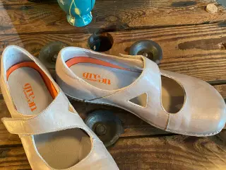 Sko & kort støvle sælges samlet eller enkelte par.