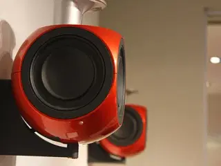 Bang & Olufsen Beolab 3, rød