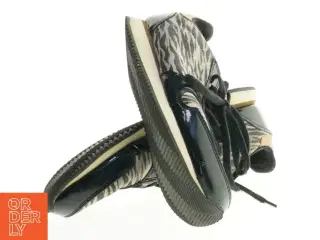 Sneakers med dyreprint fra Woden (str. 38)