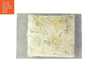Pude med blomsterprint fra Ukendt (str. LB:42x40cm)