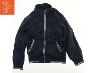 Mørkeblå bomberjakke fra H&M (str. 140)