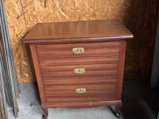 Kommode med 3 skuffer