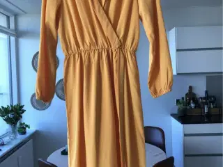 Gul kjole