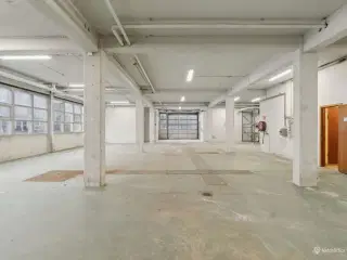 360 m² Lager og 286 m² kontor