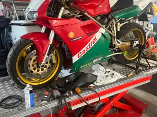 DUCATI 916