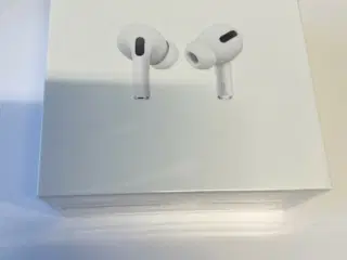 Apple AirPods Pro 2021