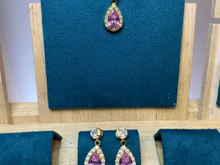 Halskæde og øreringe sæt med lyserøde sten