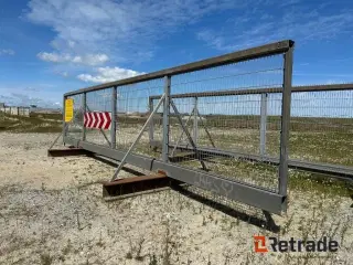 - - - Porte