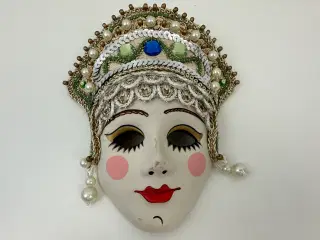 Maske i porcelæn