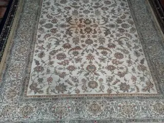 TÆPPE TÆT VÆVET:TEHERAN