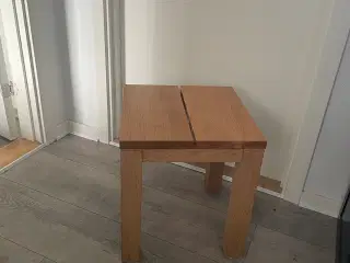 Lille bord, egetræ