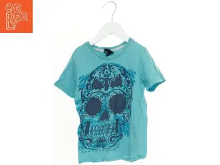 T-shirt med kranie design fra H&M (str. 116)