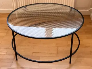 Sofabord i glas fra Ilva. 