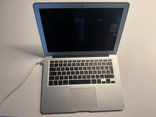 Macbook Air2017 med mac cd drev og sleeve 