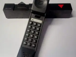 Kirk vægophængt telefon