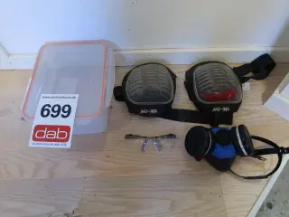Diverse knæbeskyttere m.m.