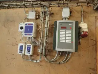 - - - Ventilationsstyring, Farmcontrol, 2 sæt,