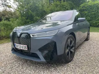 BMW iX  xDrive40 Fully Charged Sport