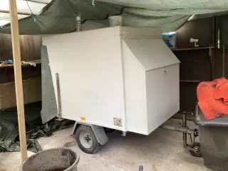 lukket trailer